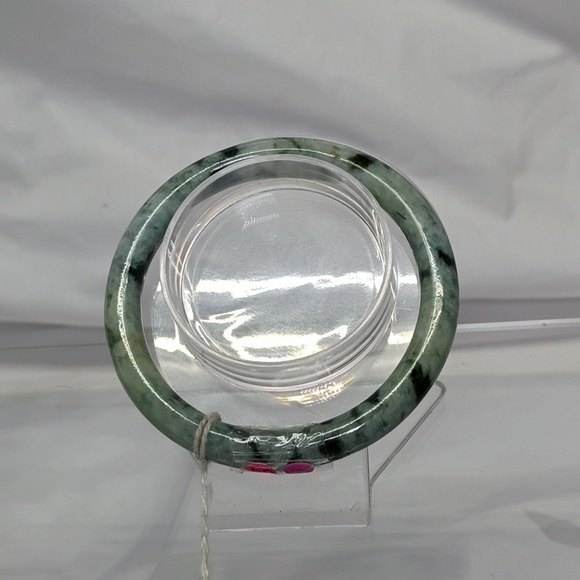 Jadeite Bangle - Picture 4 of 6